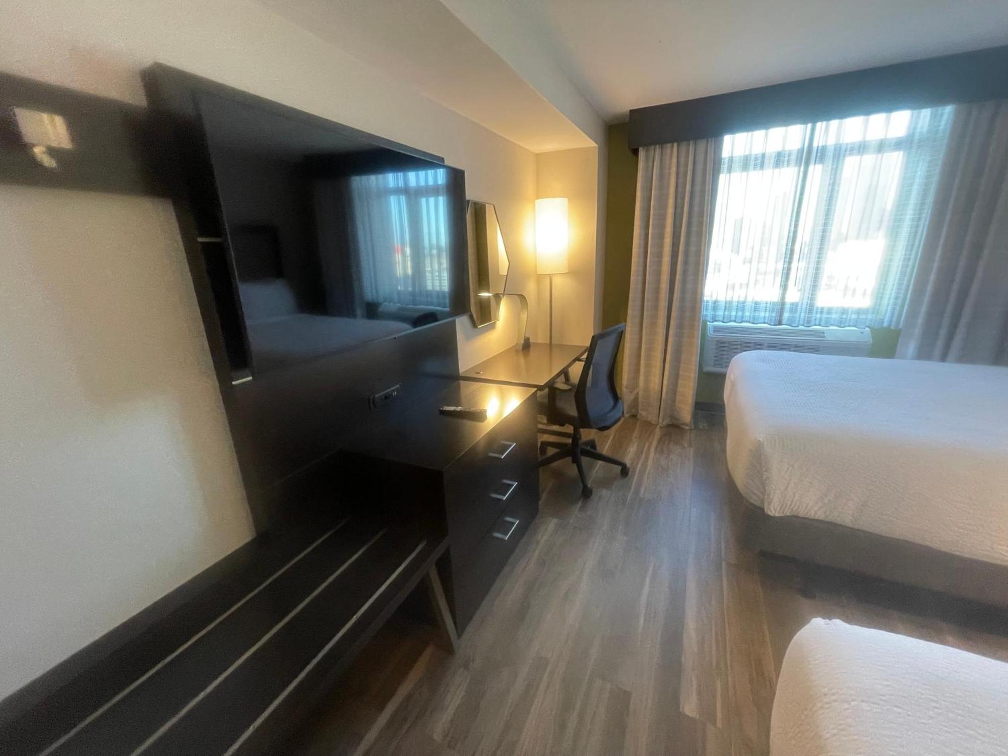 Holiday Inn Express Long Island City E - New York By Ihg エクステリア 写真